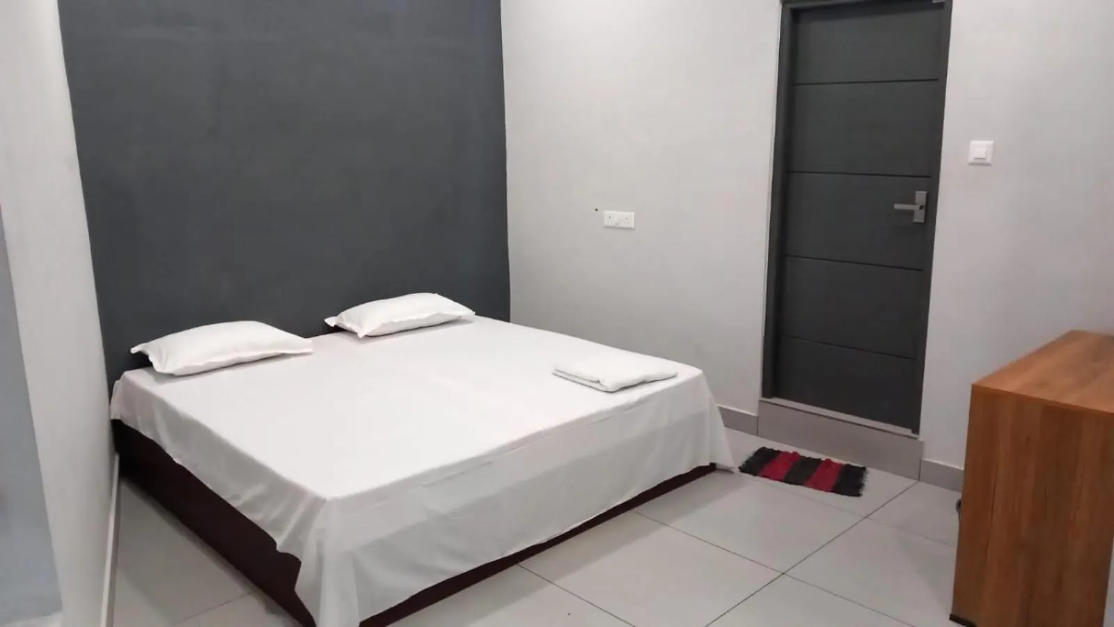 S V S Rooms Kochi Hotel